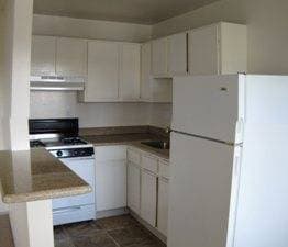 1BR/1BA Apartment on E 29th St · Oakland photo 5