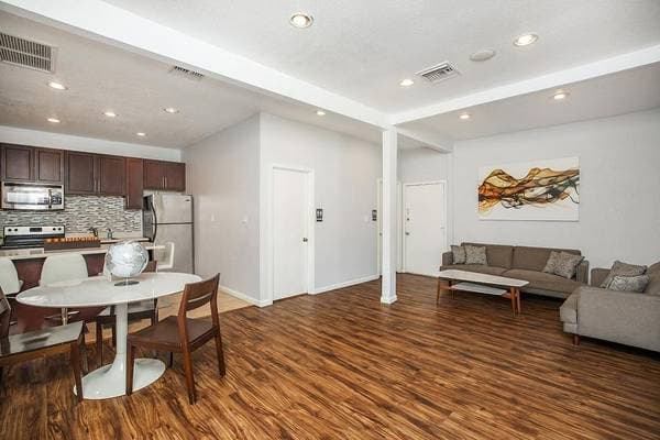 2BR/1BA Apartment on Stokes Street · San Jose photo 4
