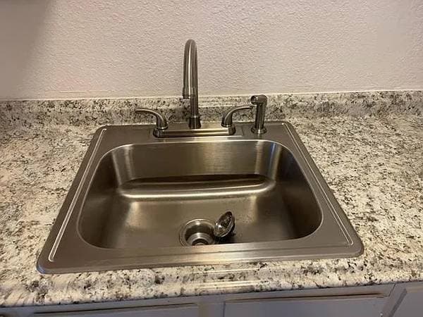 3BR/1BA Duplex · Pittsburg photo 2