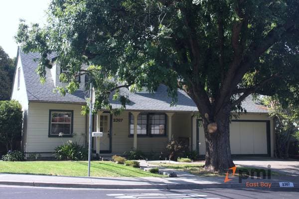2307 Collins Ave photo 1
