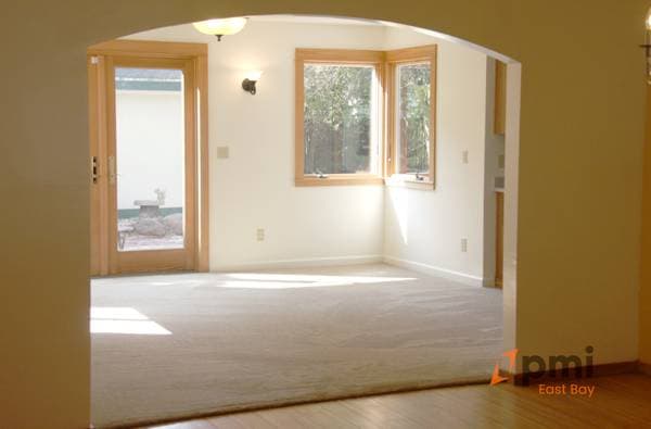 2307 Collins Ave photo 4