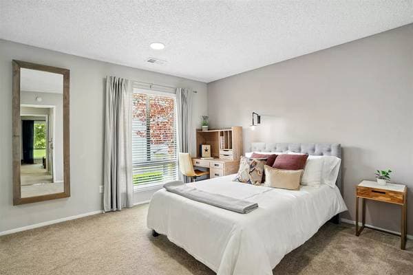 3BR/2BA Apartment on Lakeville Cir · Petaluma photo 3