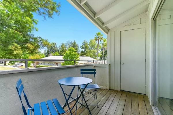 3BR/2BA Apartment on Lakeville Cir · Petaluma photo 5