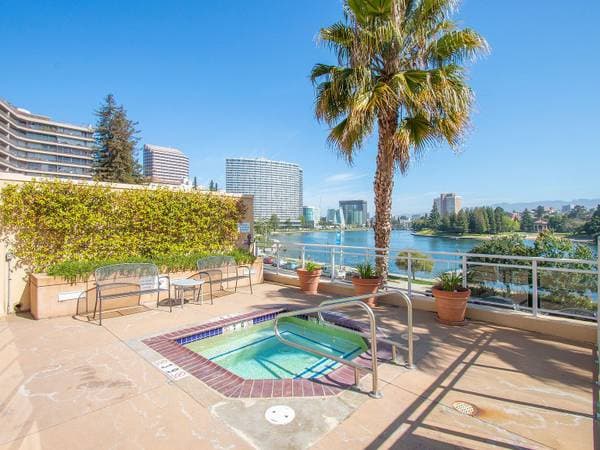 The Essex on Lake Merritt photo 3
