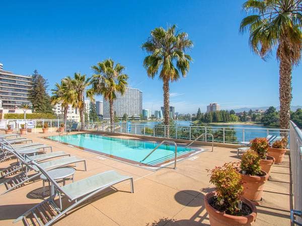 The Essex on Lake Merritt photo 5