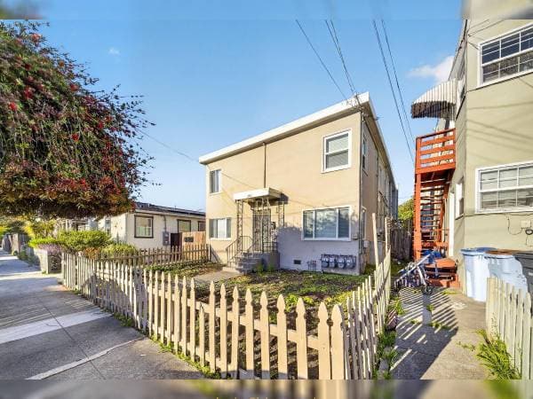 3BR/2BA Apartment on Stanton St Apt A · Berkeley photo 2