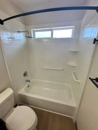 2BR/2BA Apartment · San Rafael photo 5