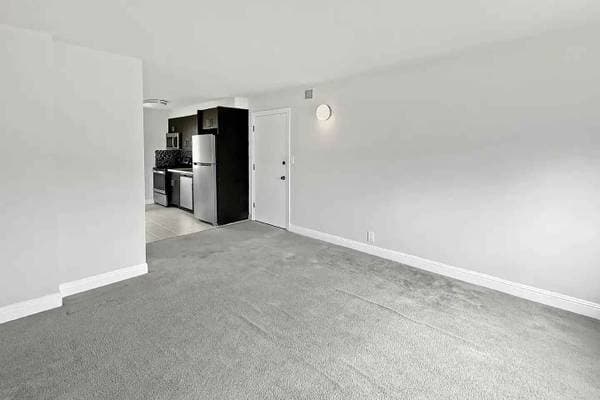 480 Crescent photo 2