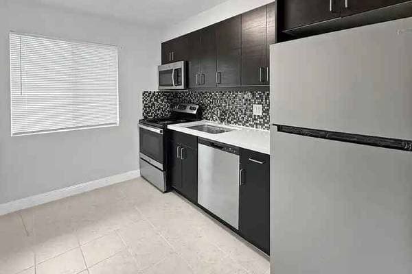 480 Crescent photo 3