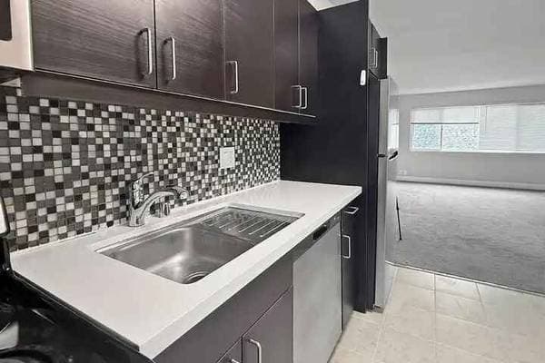 480 Crescent photo 4