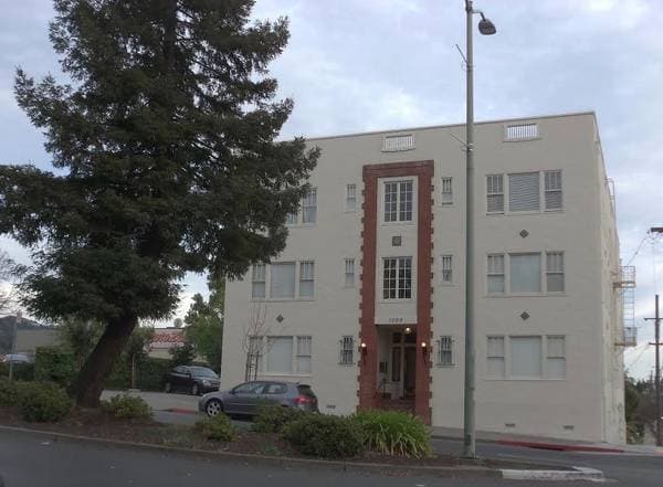 0BR/1BA Apartment · Oakland photo 1