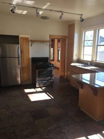 2BR/1BA Apartment on Blake St · Berkeley photo 1