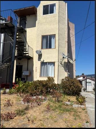3BR/1BA Apartment on E20th St · Oakland photo 1