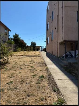 3BR/1BA Apartment on E20th St · Oakland photo 2