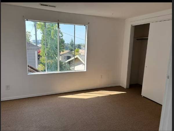 3BR/1BA Apartment on E20th St · Oakland photo 5