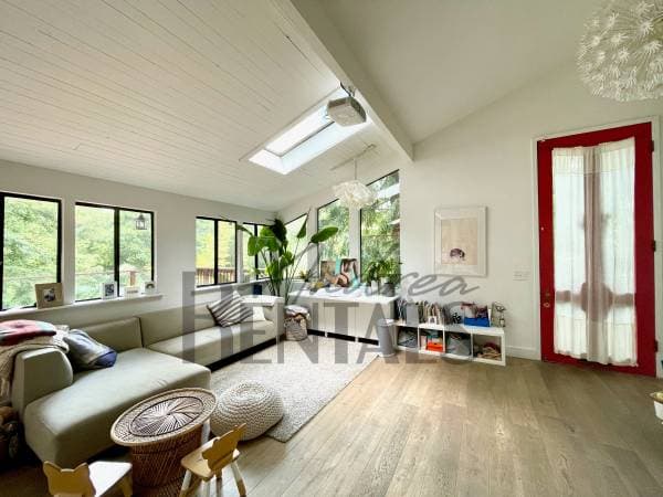 3BR/3BA Apartment · Oakland photo 1