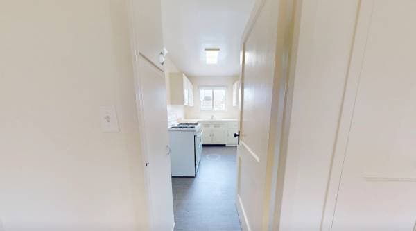1BR/1BA Townhouse on Gonzalez · San Francisco photo 3