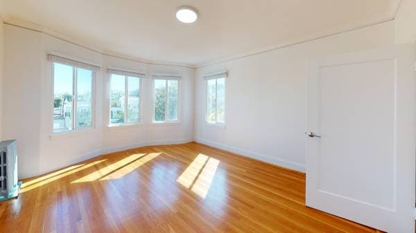 2BR/1BA Apartment on Lyon Street · San Francisco photo 3