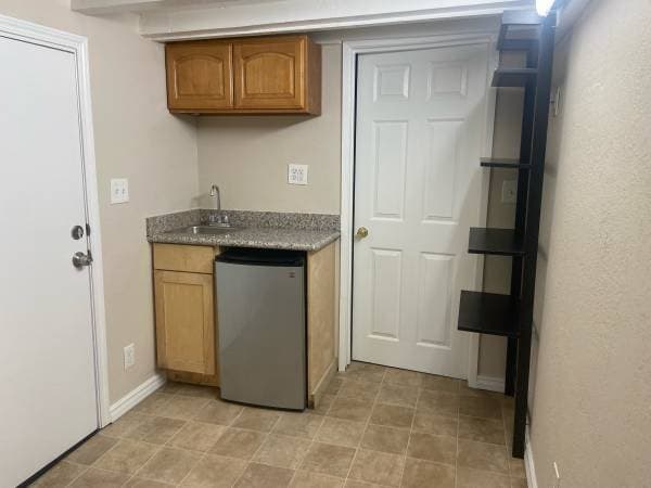 0BR/1BA Apartment · Richmond photo 2