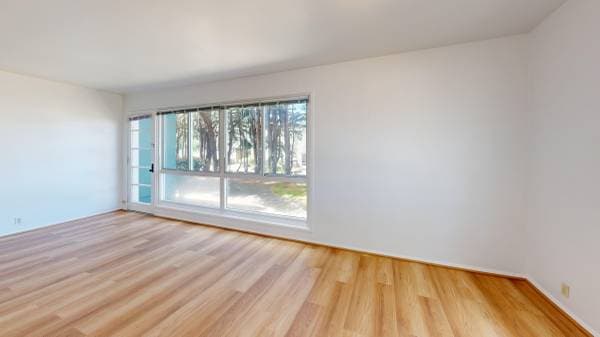 2BR/1BA Apartment on Serrano Drive · San Francisco photo 3