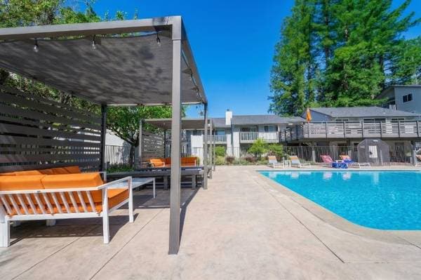 1BR/1BA Apartment on Hancock Street · Hayward photo 1