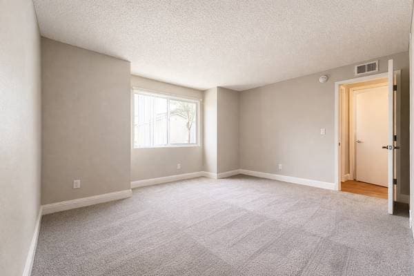 1BR/1BA Apartment on Hancock Street · Hayward photo 4