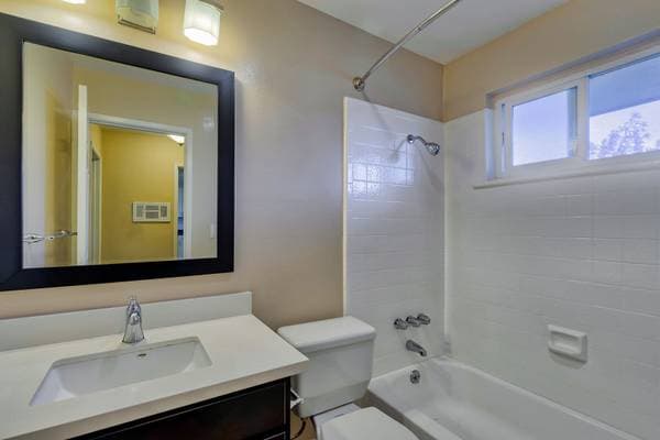 2BR/1BA Apartment on Casa Buena Dr · Corte Madera photo 3