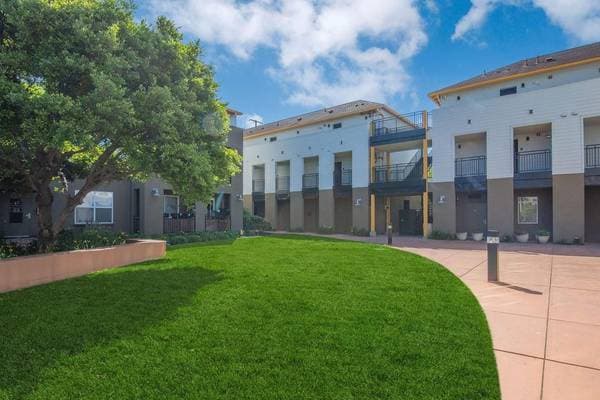 1BR/1BA Apartment on Schmidt Lane · El Cerrito photo 1