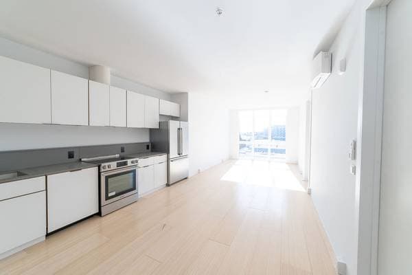 2BR/2BA Apartment on Piedmont · Oakland photo 1