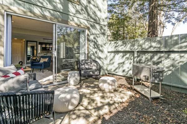 1BR/1BA Apartment on Lakeville Cir · Petaluma photo 2
