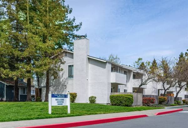 3BR/2BA Apartment on Lakeville Cir · Petaluma photo 5