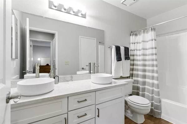 1BR/1BA Apartment on Lakeville Cir · Petaluma photo 3