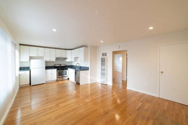 2BR/1BA Apartment on Bancroft · Berkeley photo 1