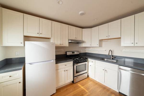2BR/1BA Apartment on Bancroft · Berkeley photo 2