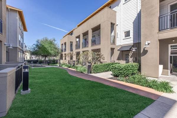 2BR/2BA Apartment on Schmidt Lane · El Cerrito photo 1