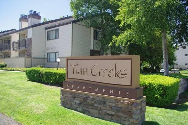 2BR/1BA Apartment on James Donlon Blvd · Antioch photo 4