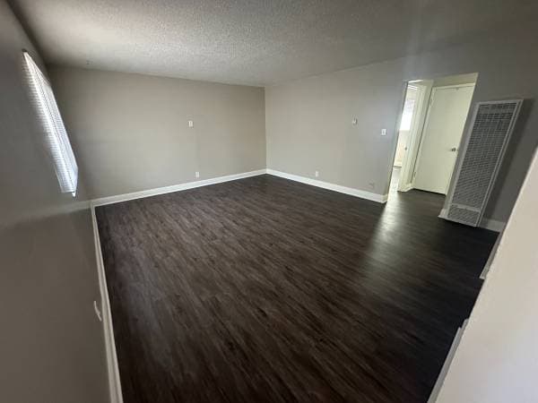 2BR/1BA Apartment on Grove Way · Hayward photo 2