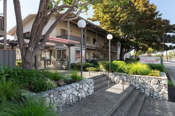 2BR/1BA Apartment on Orchard Avenue · Hayward photo 3
