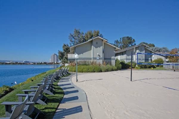 2BR/2BA Apartment on Shell Boulevard · San Mateo photo 3