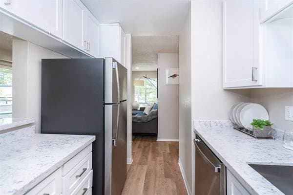 2BR/1BA Townhouse on Lakeville Cir · Petaluma photo 2