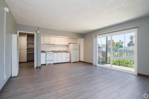 Marina Heights Apartments photo 3