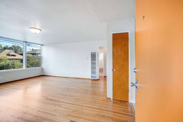 2BR/1BA Apartment · Berkeley photo 2