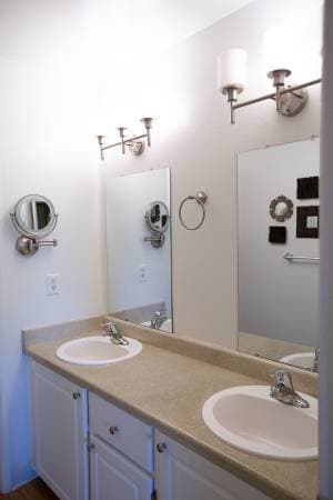 2BR/2BA Apartment on Kelly St. · Hayward photo 5