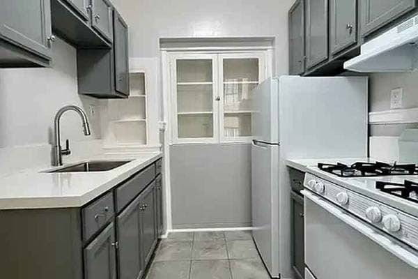 Buckingham Apartments photo 2