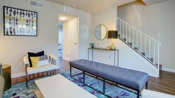 2BR/2BA Apartment on Fairfield Avenue · Fairfield photo 3