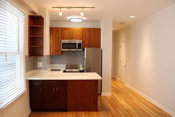 Apartments on Lakeshore · Oakland photo 3