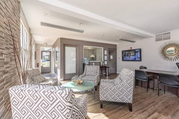 1BR/1BA Apartment on Schmidt Lane · El Cerrito photo 2
