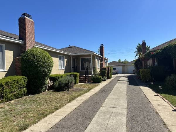 2BR/1BA Duplex on S B St. · San Mateo photo 2