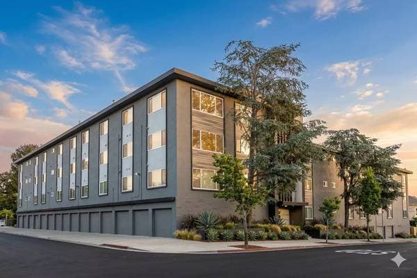 Apartments on Newton Ave · Oakland photo 1