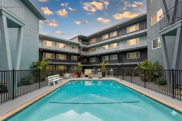 Apartments on Newton Ave · Oakland photo 3
